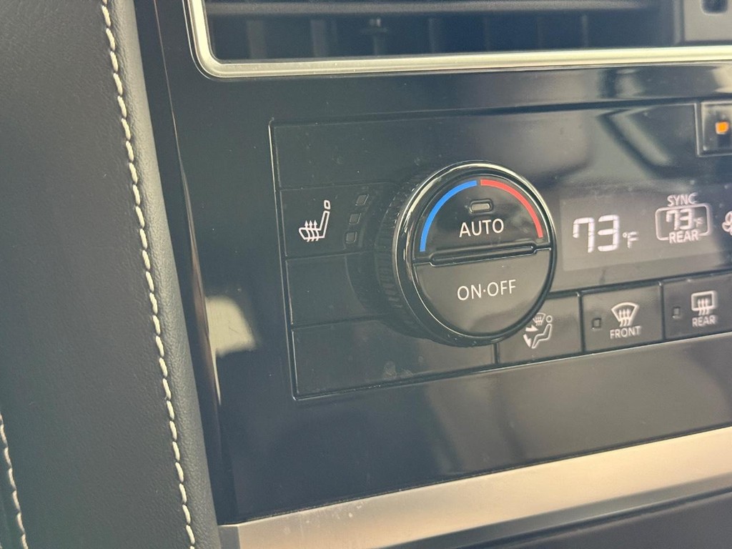 INFINITI QX80 Vehicle Full-screen Gallery Image 21