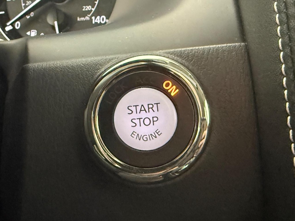 INFINITI QX80 Vehicle Full-screen Gallery Image 22