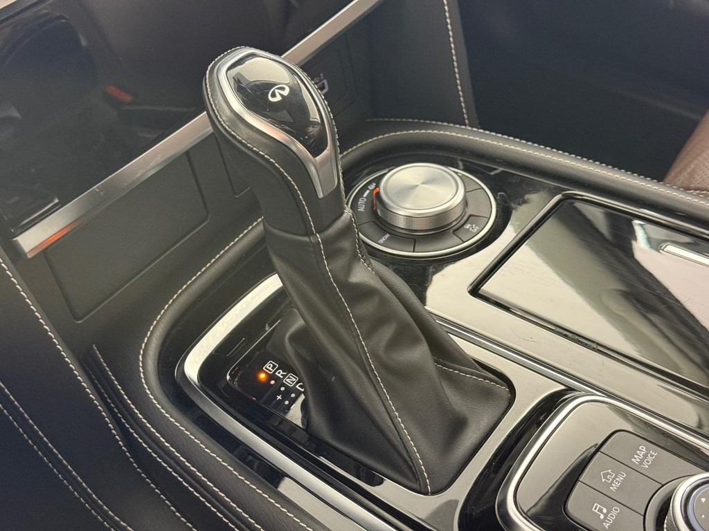 INFINITI QX80 Vehicle Full-screen Gallery Image 23