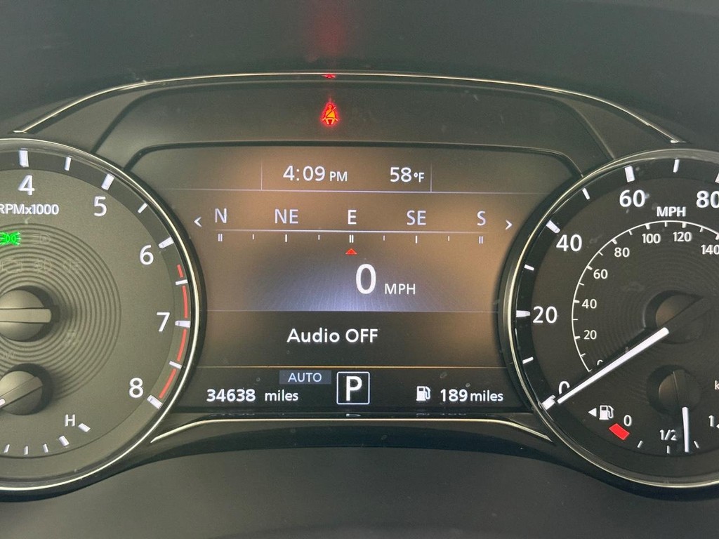 INFINITI QX80 Vehicle Full-screen Gallery Image 27