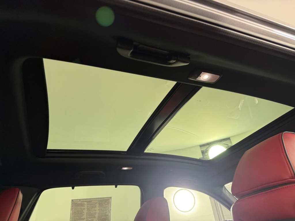 Acura MDX Vehicle Full-screen Gallery Image 15