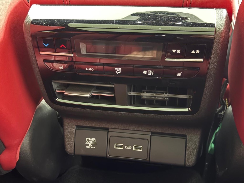 Acura MDX Vehicle Full-screen Gallery Image 16