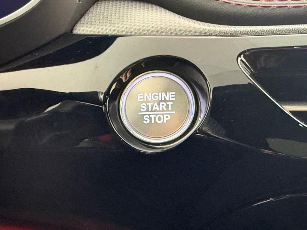 Acura MDX Vehicle Full-screen Gallery Image 21