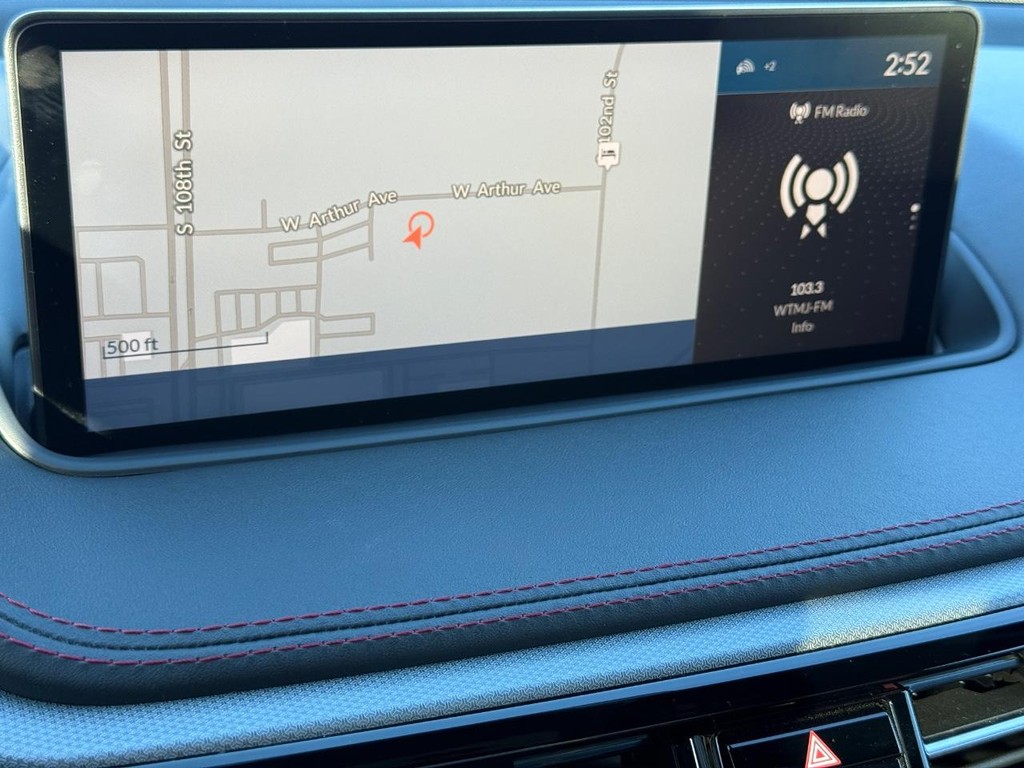 Acura MDX Vehicle Full-screen Gallery Image 22