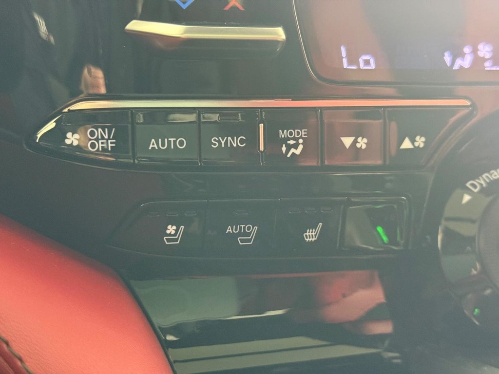 Acura MDX Vehicle Full-screen Gallery Image 25