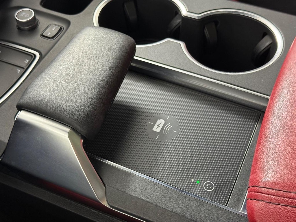 Acura MDX Vehicle Full-screen Gallery Image 28