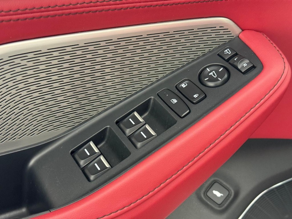 Acura MDX Vehicle Full-screen Gallery Image 33