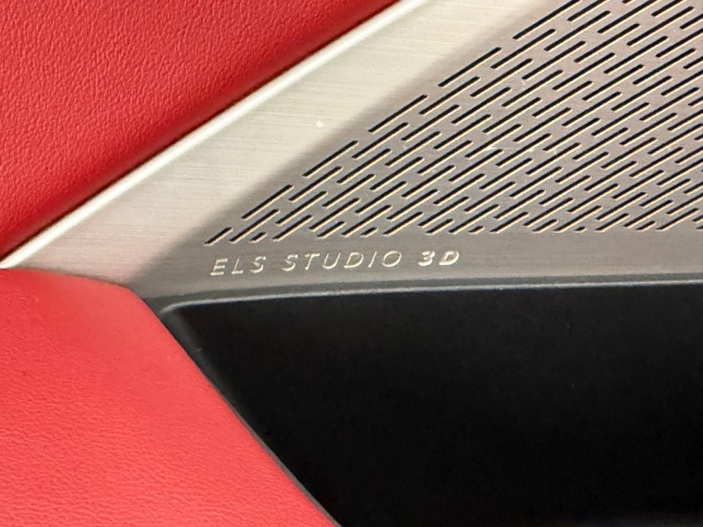 Acura MDX Vehicle Full-screen Gallery Image 34