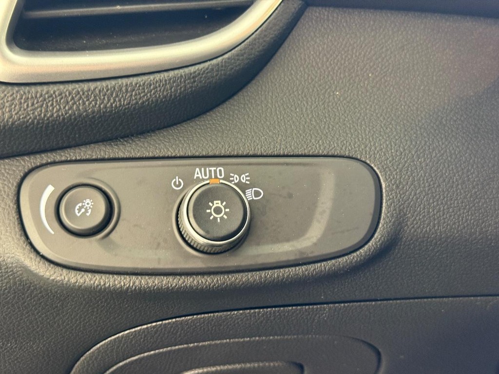 Chevrolet Trax Vehicle Full-screen Gallery Image 22