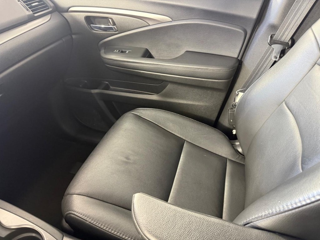 Honda Pilot Vehicle Full-screen Gallery Image 27