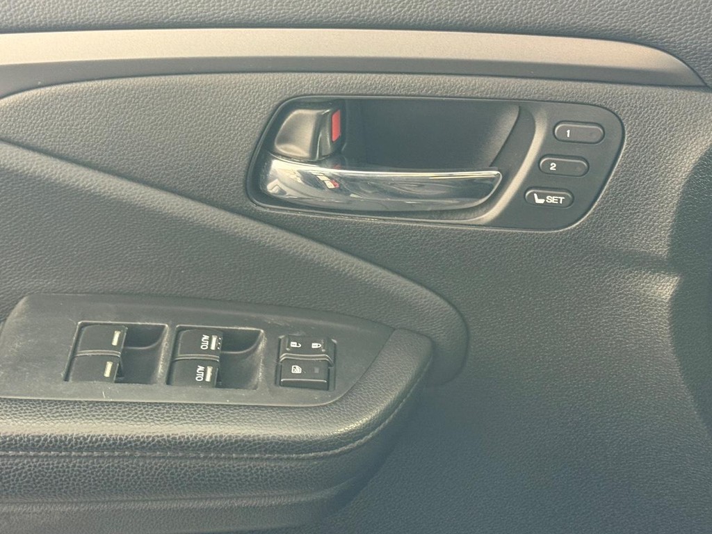 Honda Pilot Vehicle Full-screen Gallery Image 30