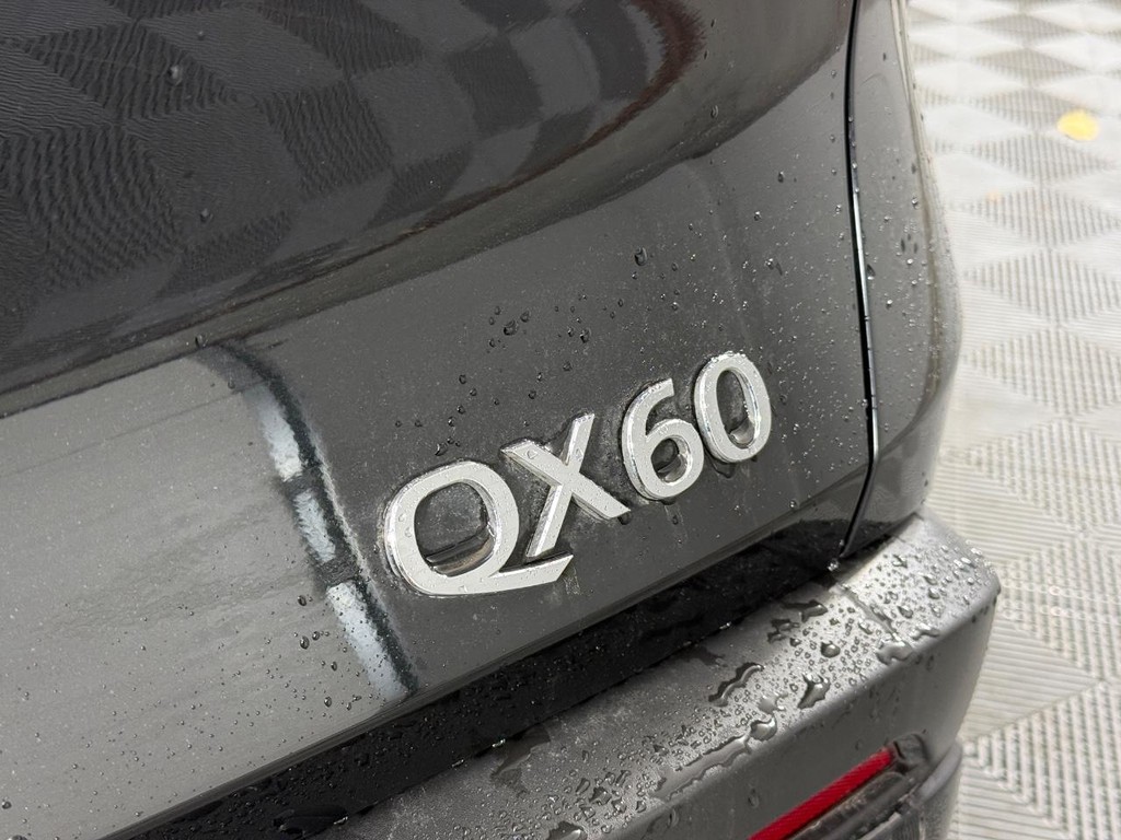 INFINITI QX60 Vehicle Full-screen Gallery Image 05