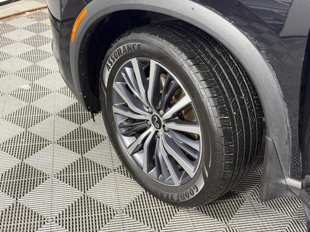 INFINITI QX60 Vehicle Full-screen Gallery Image 12