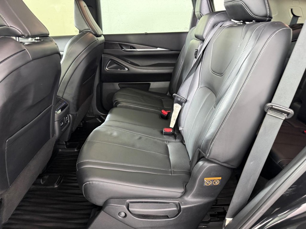 INFINITI QX60 Vehicle Full-screen Gallery Image 16