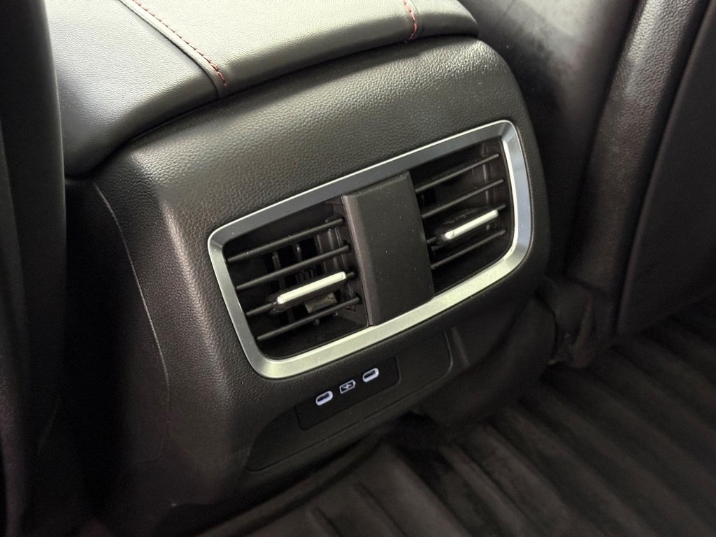 Acura RDX Vehicle Full-screen Gallery Image 15