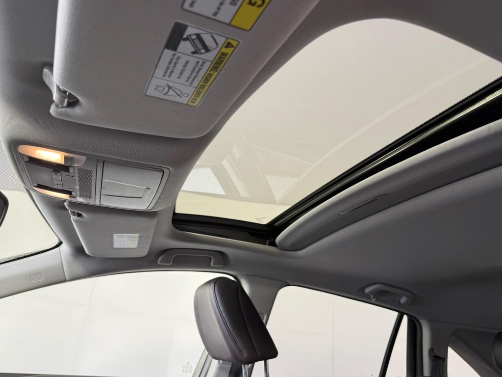 Acura RDX Vehicle Full-screen Gallery Image 15