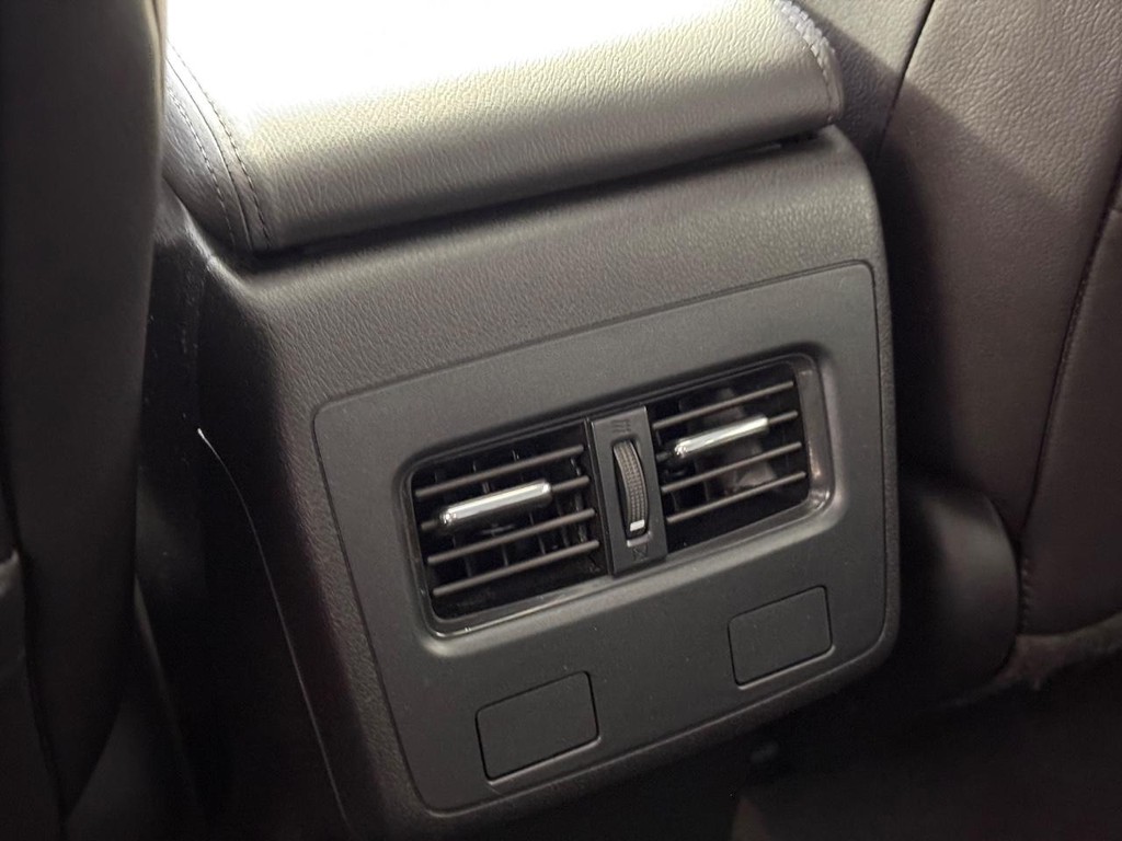 Acura RDX Vehicle Full-screen Gallery Image 19