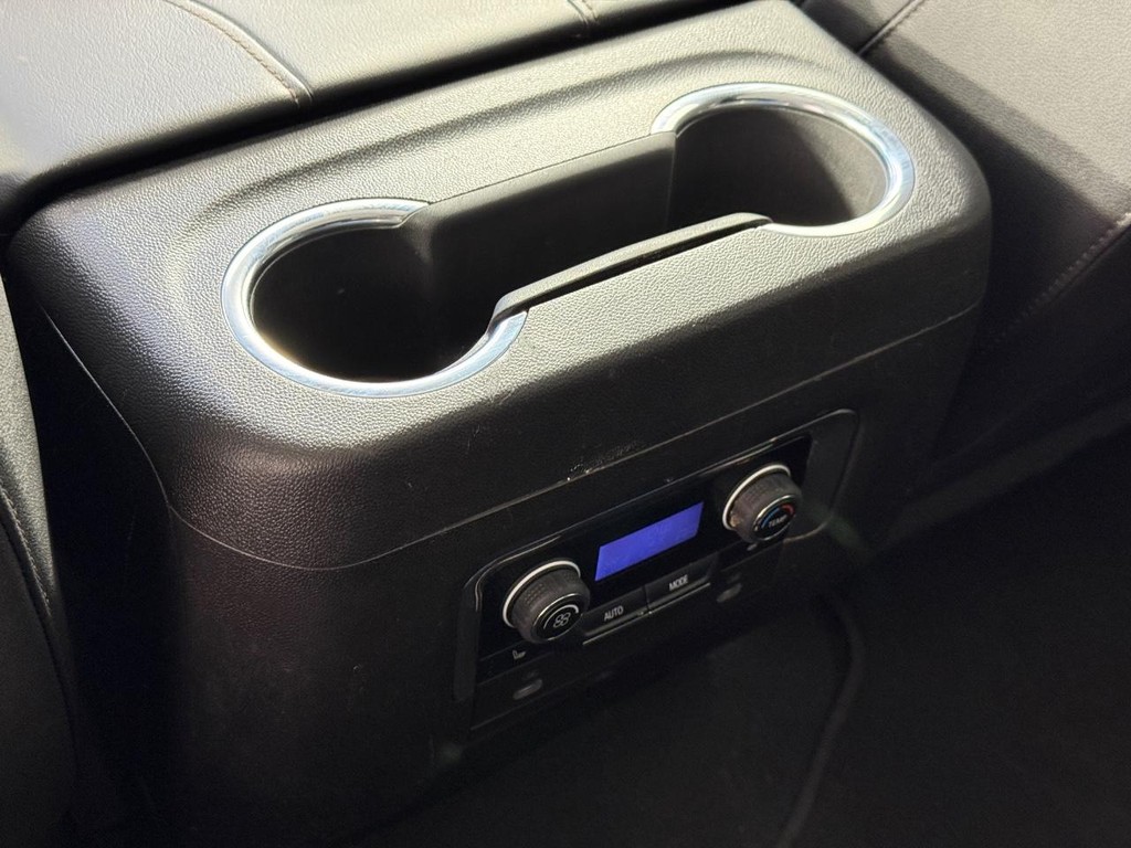 Chevrolet Tahoe Vehicle Full-screen Gallery Image 18