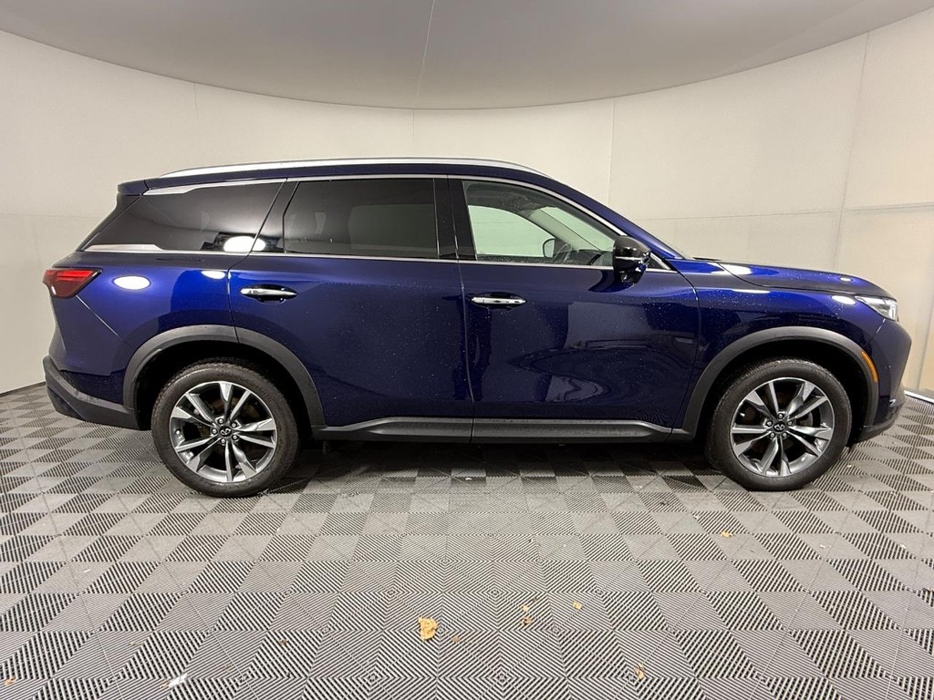 INFINITI QX60 Vehicle Full-screen Gallery Image 02