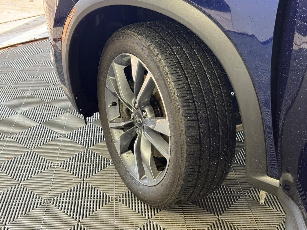 INFINITI QX60 Vehicle Full-screen Gallery Image 12