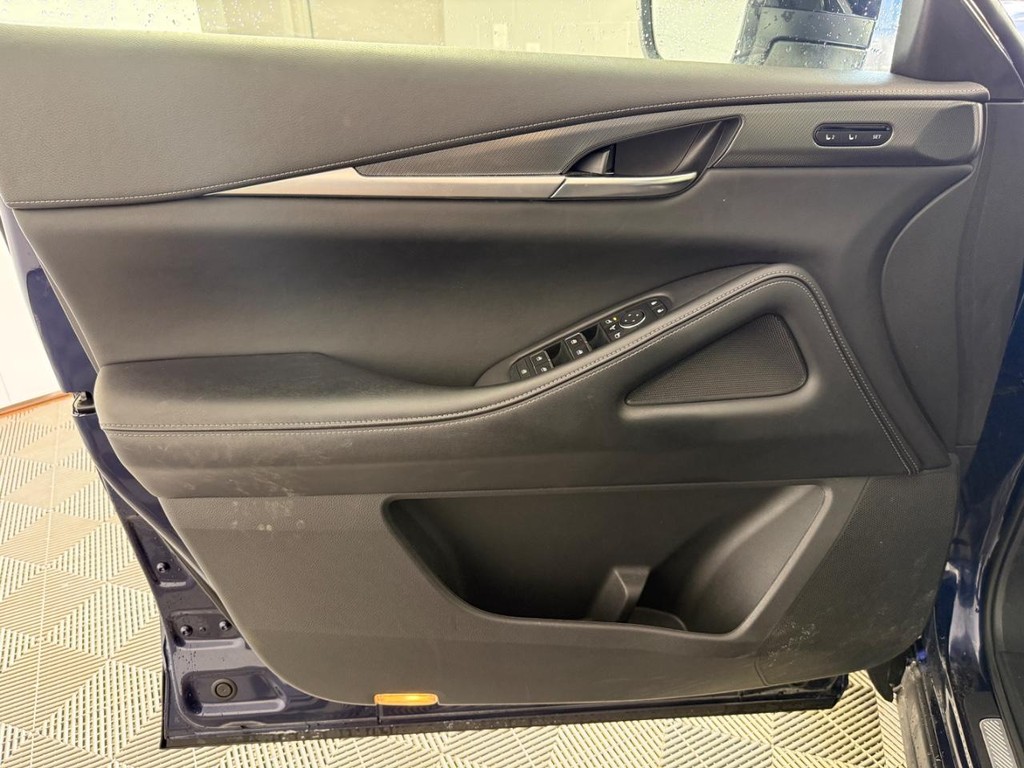 INFINITI QX60 Vehicle Full-screen Gallery Image 15