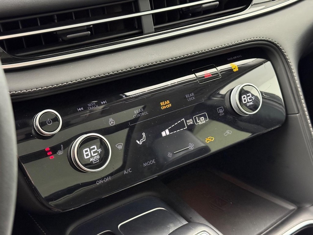 INFINITI QX60 Vehicle Full-screen Gallery Image 16