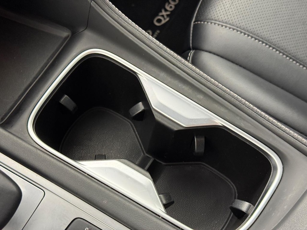 INFINITI QX60 Vehicle Full-screen Gallery Image 18