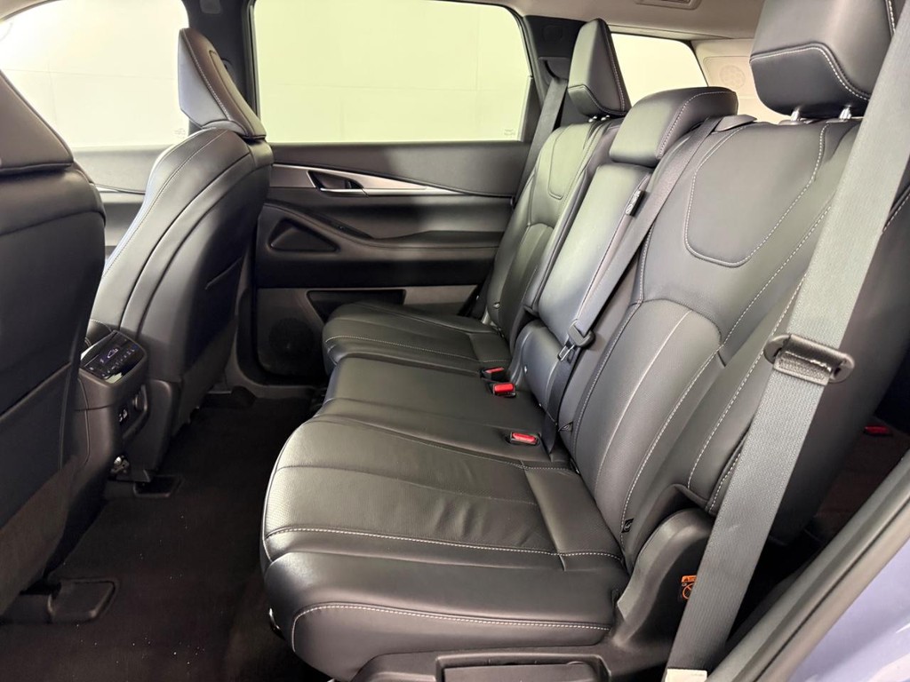 INFINITI QX60 Vehicle Full-screen Gallery Image 25