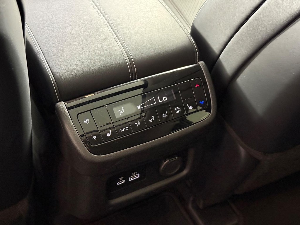 INFINITI QX60 Vehicle Full-screen Gallery Image 28