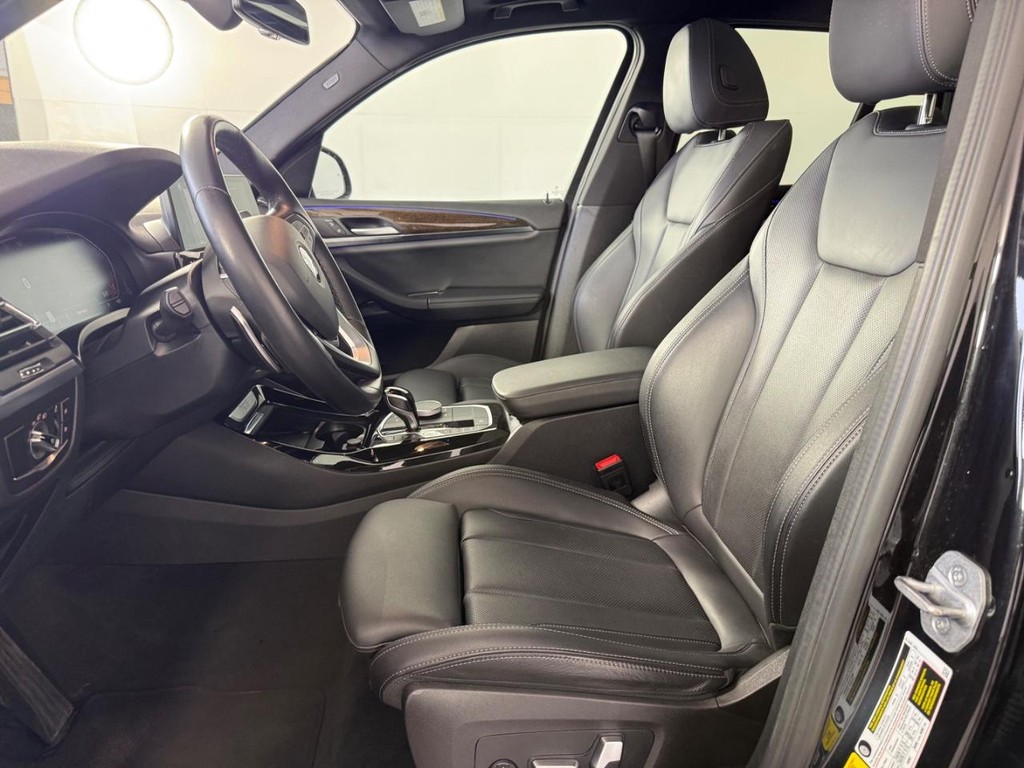 BMW X3 Vehicle Full-screen Gallery Image 14