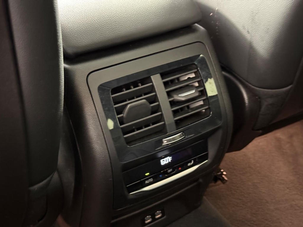 BMW X3 Vehicle Full-screen Gallery Image 18