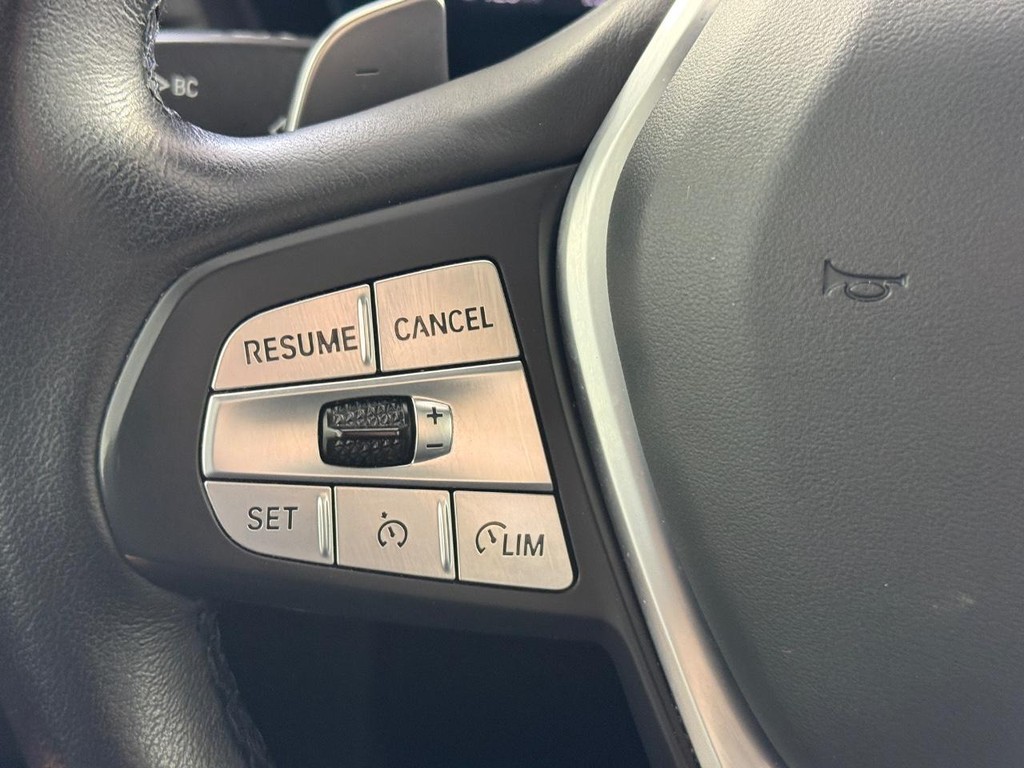 BMW X3 Vehicle Full-screen Gallery Image 22