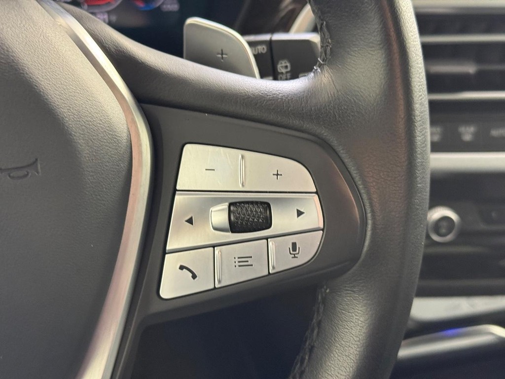 BMW X3 Vehicle Full-screen Gallery Image 23