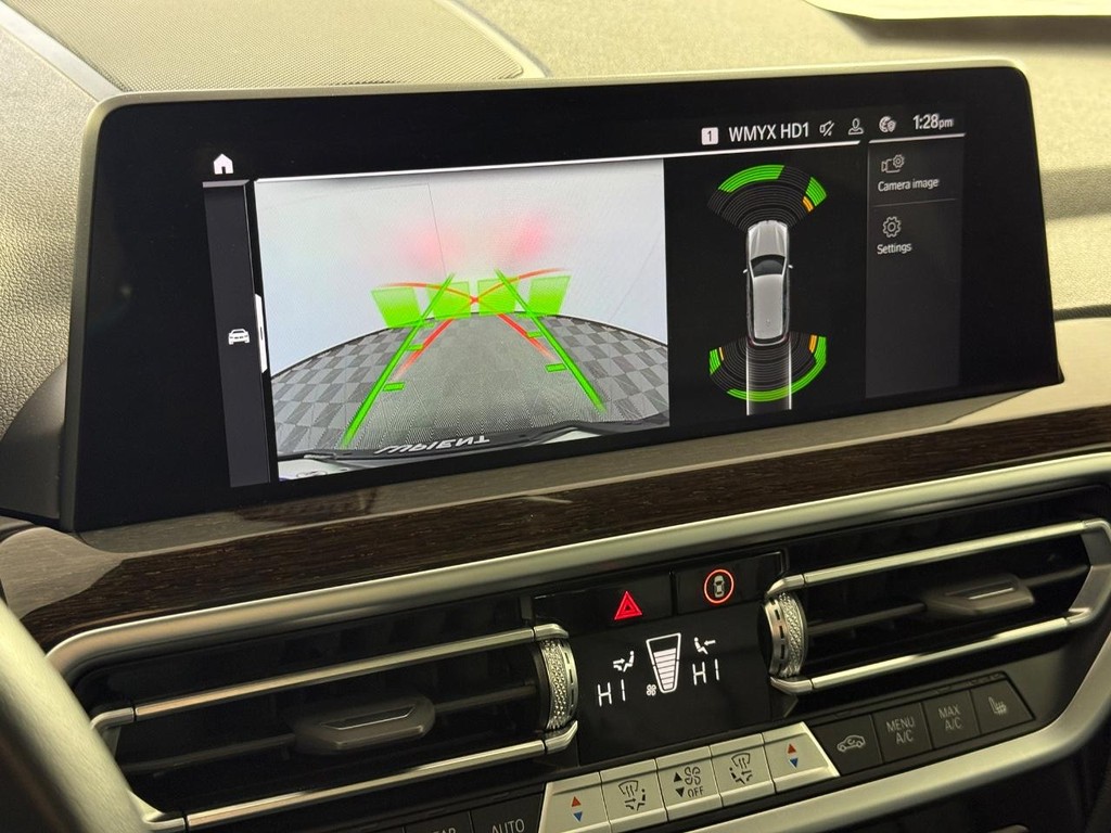 BMW X3 Vehicle Full-screen Gallery Image 25