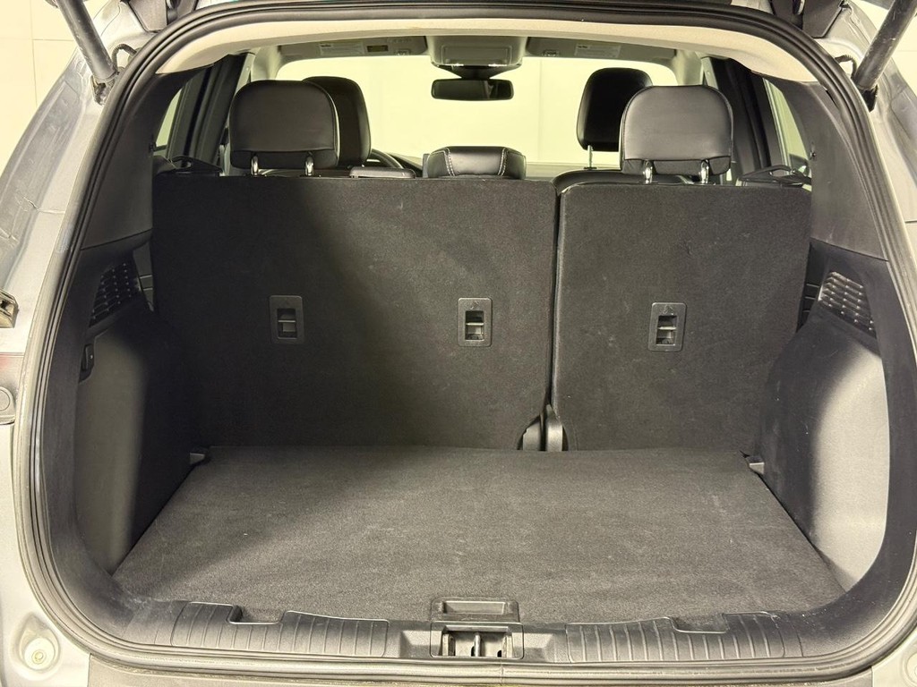 Ford Escape Vehicle Full-screen Gallery Image 07