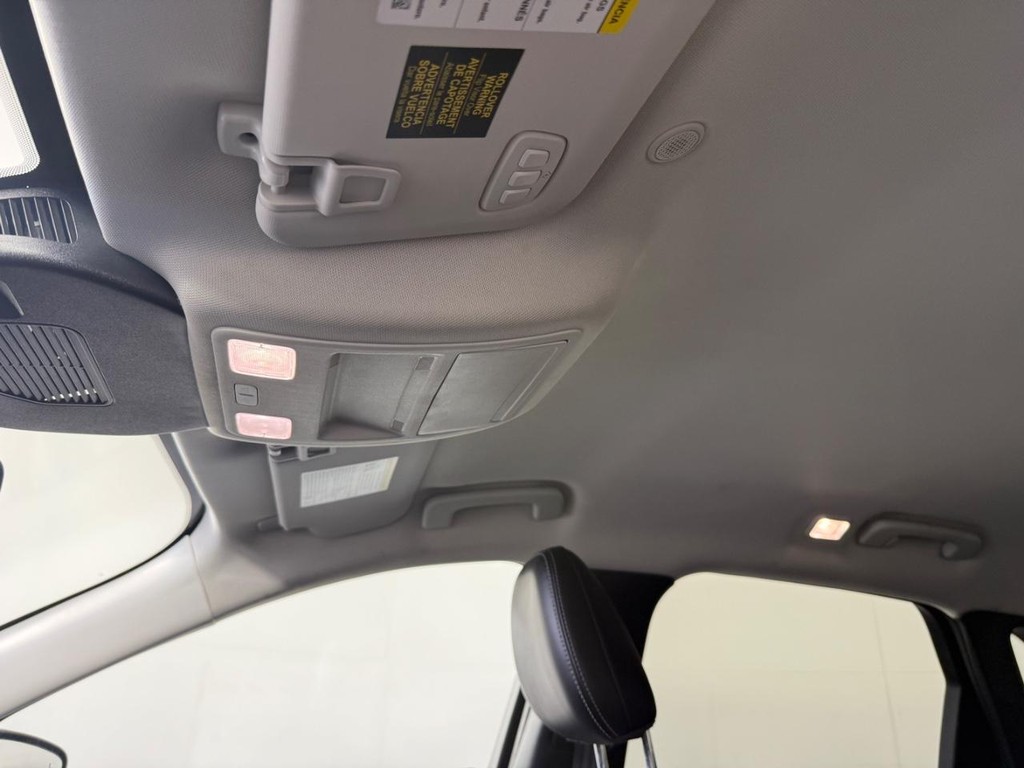 Ford Escape Vehicle Full-screen Gallery Image 11