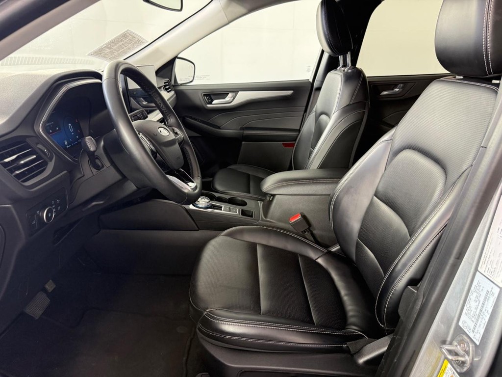 Ford Escape Vehicle Full-screen Gallery Image 12