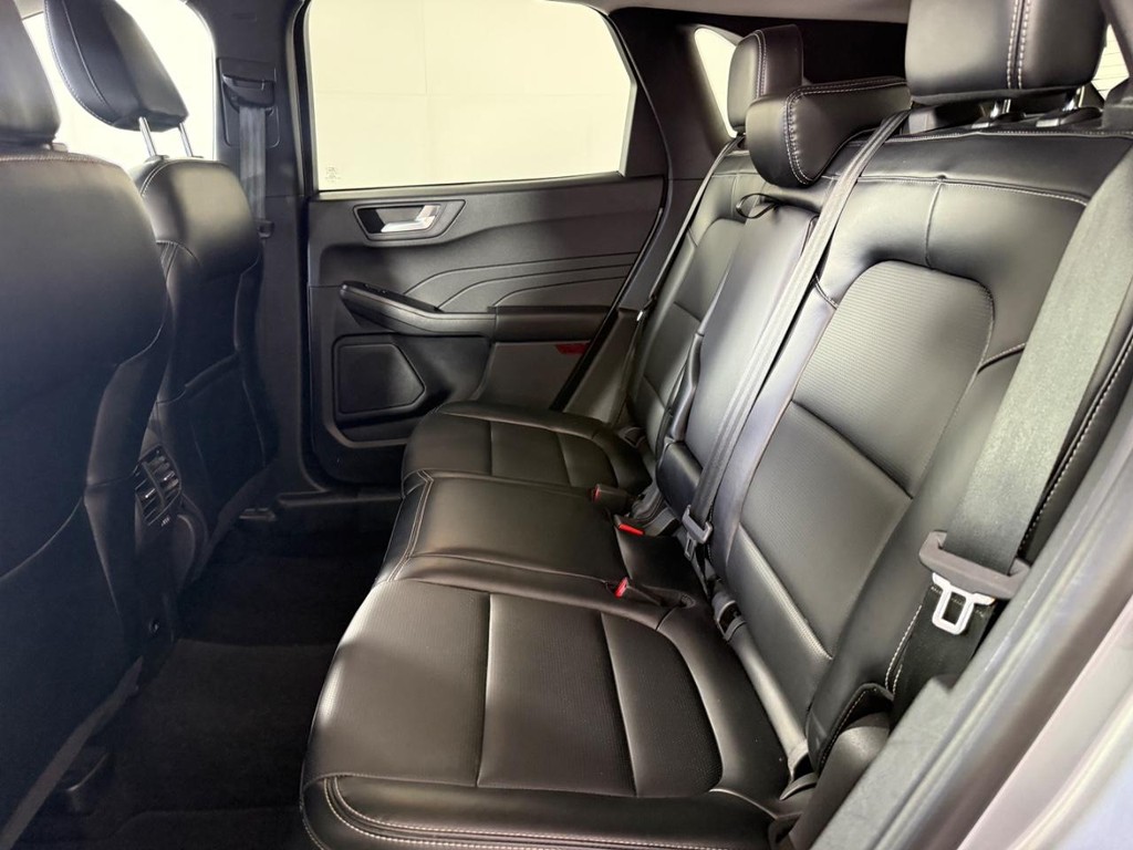 Ford Escape Vehicle Full-screen Gallery Image 14