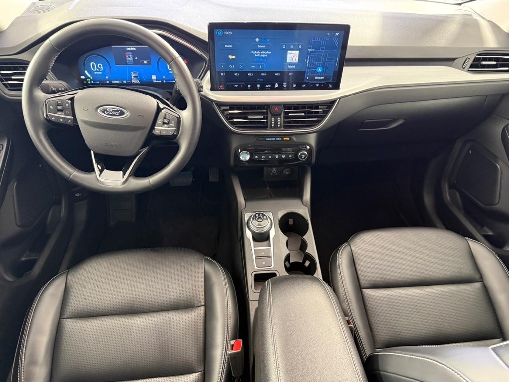 Ford Escape Vehicle Full-screen Gallery Image 15