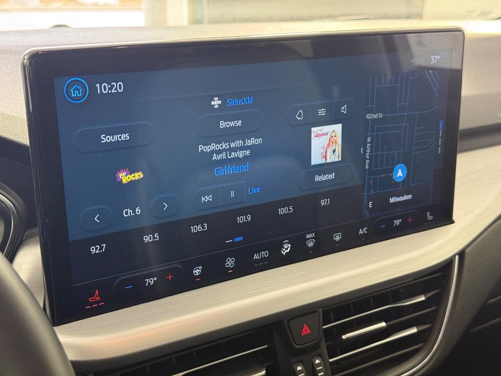 Ford Escape Vehicle Full-screen Gallery Image 17