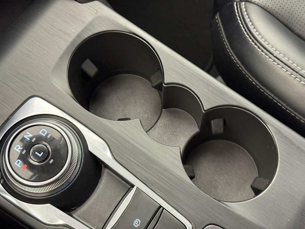 Ford Escape Vehicle Full-screen Gallery Image 22