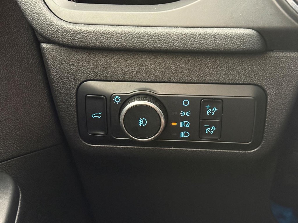 Ford Escape Vehicle Full-screen Gallery Image 24