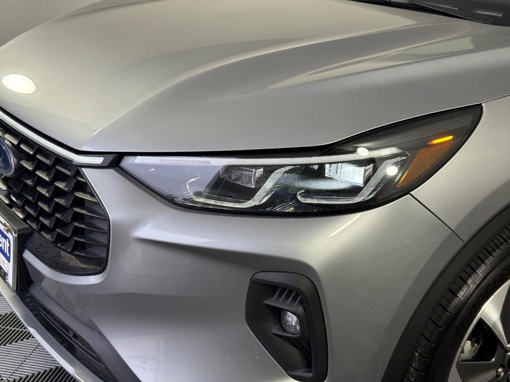 Ford Escape Vehicle Full-screen Gallery Image 25