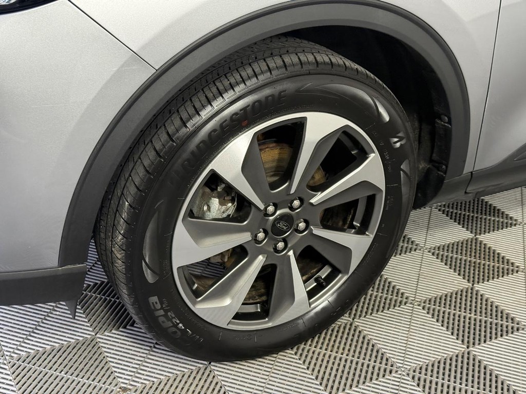 Ford Escape Vehicle Full-screen Gallery Image 26