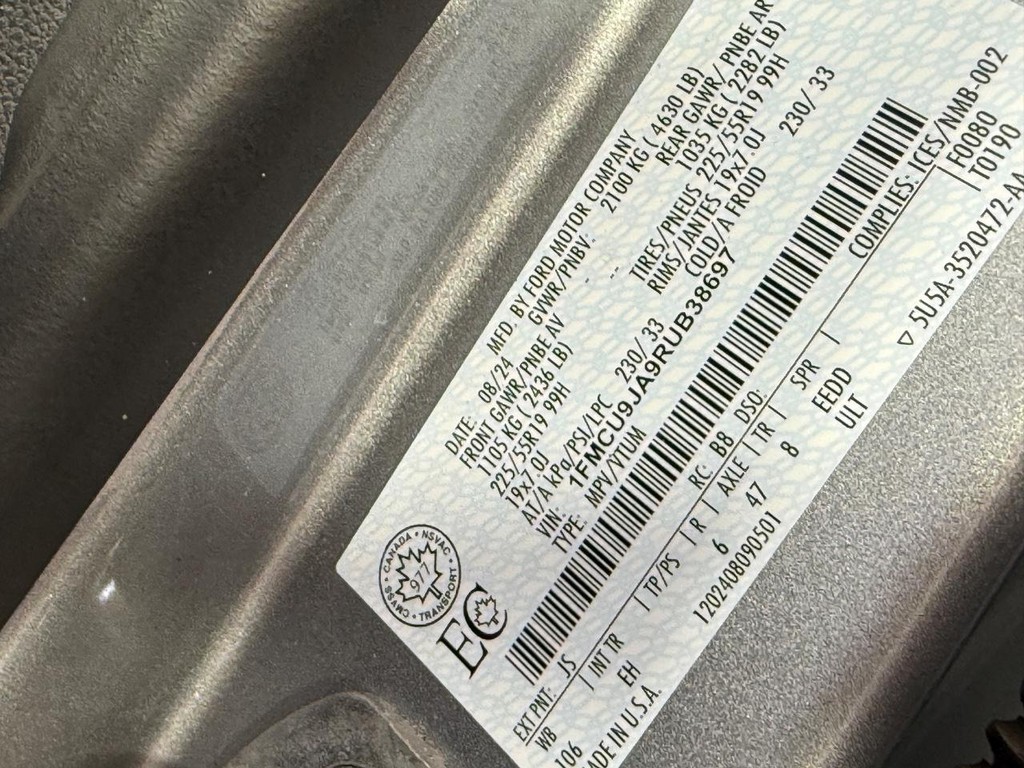 Ford Escape Vehicle Full-screen Gallery Image 27