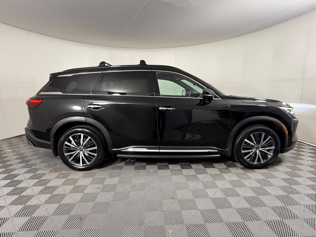 INFINITI QX60 Vehicle Full-screen Gallery Image 02