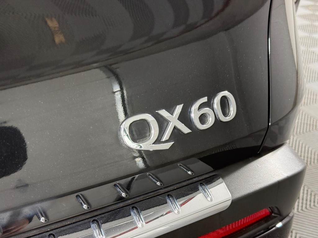 INFINITI QX60 Vehicle Full-screen Gallery Image 05