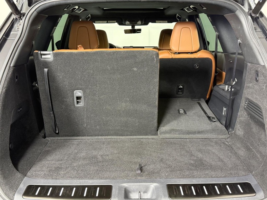 INFINITI QX60 Vehicle Full-screen Gallery Image 07