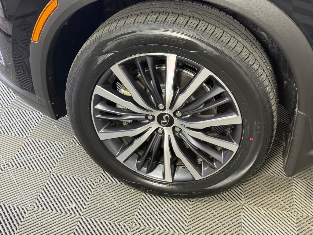 INFINITI QX60 Vehicle Full-screen Gallery Image 11