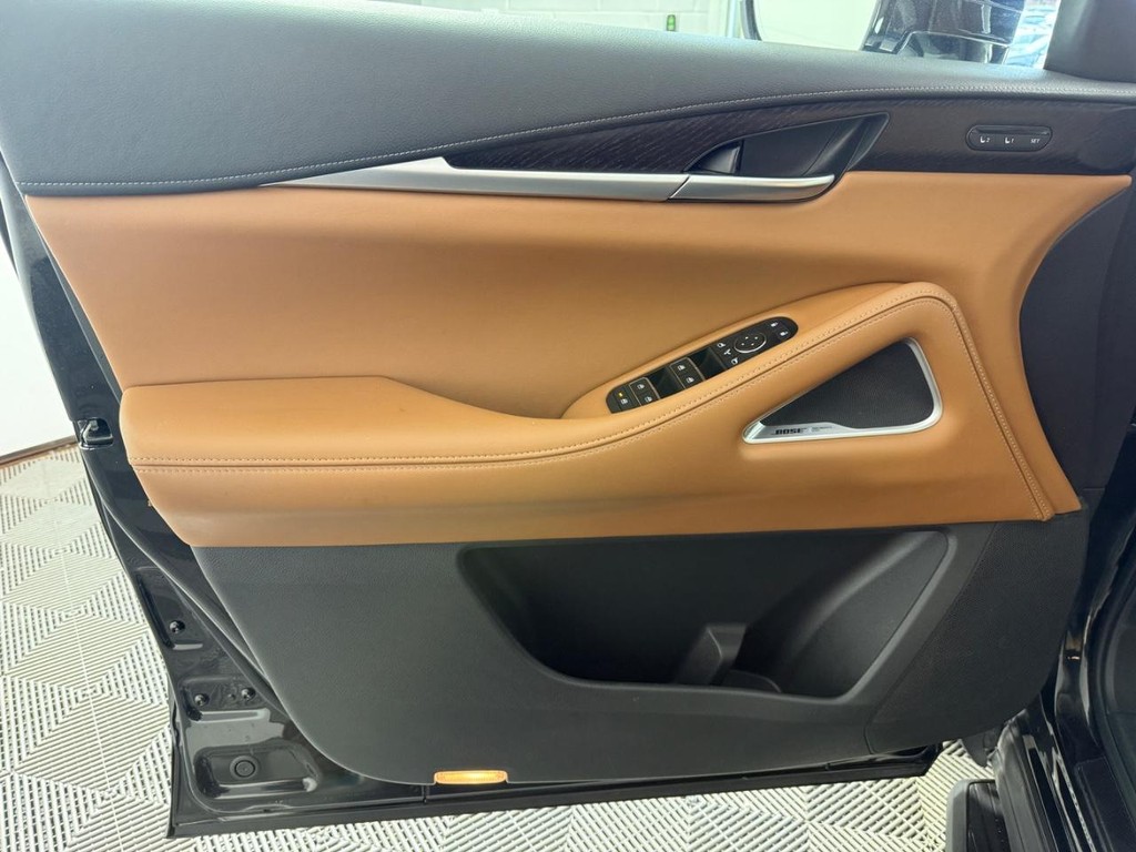 INFINITI QX60 Vehicle Full-screen Gallery Image 14